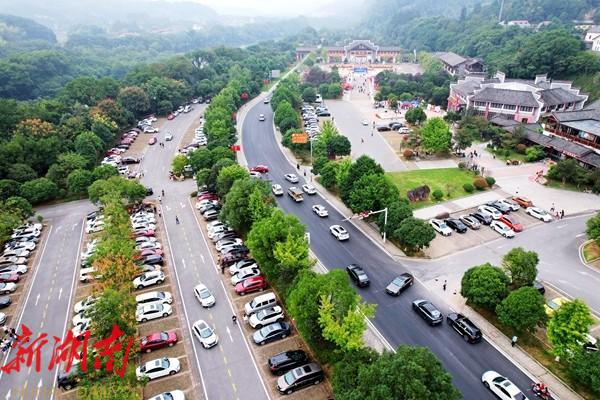 中秋国庆黄金周第三天,崀山国庆氛围浓 安全舒适赢来好口碑_邵阳头条网
